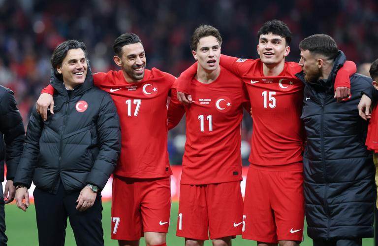 ISTANBUL, TURKIYE- MARCH 20: Coach Vincenzo Montella and &Auml;&deg;rfan Can Kahveci, Kenan Y&Auml;&plusmn;ld&Auml;&plusmn;z and Can Uzun of Turkiye during the match. between T&Atilde;&frac14;rkiye and Hungary in the UEFA Nations League 2024/25 League A/B Play-offs First Leg the match took place at Rams Park Stadium on March 20, 2025 in Istanbul, Turkiye. (Photo by Huseyin Yavuz/ dia images via Getty Images)